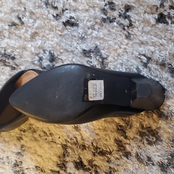 Heels - Picture 4 of 4